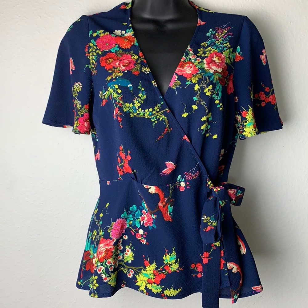 💥3 FOR $12 floral print wrap blouse